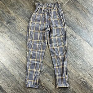 Boohoo Gray & Yellow Plaid Slacks Pants ((size 4))